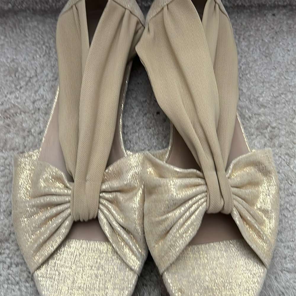 Donald J. Pliner Nuri Gold Sandal - Size 7 1/2 NWOT